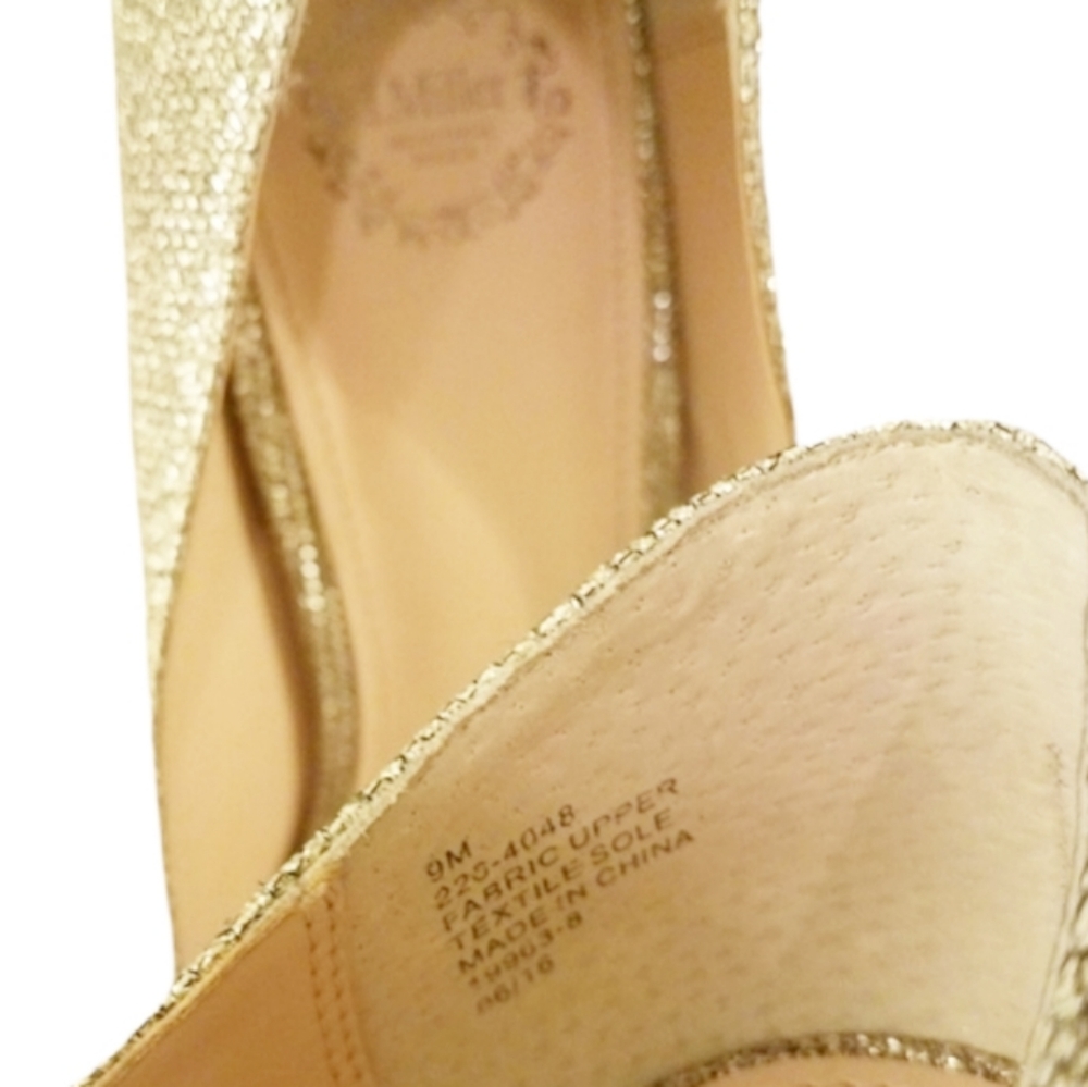 🎉HP🎉  I.Miller Cailyn Gold Metallic Peep Toe Brooch Embellished Pumps Size 9 - Picture 4 of 6